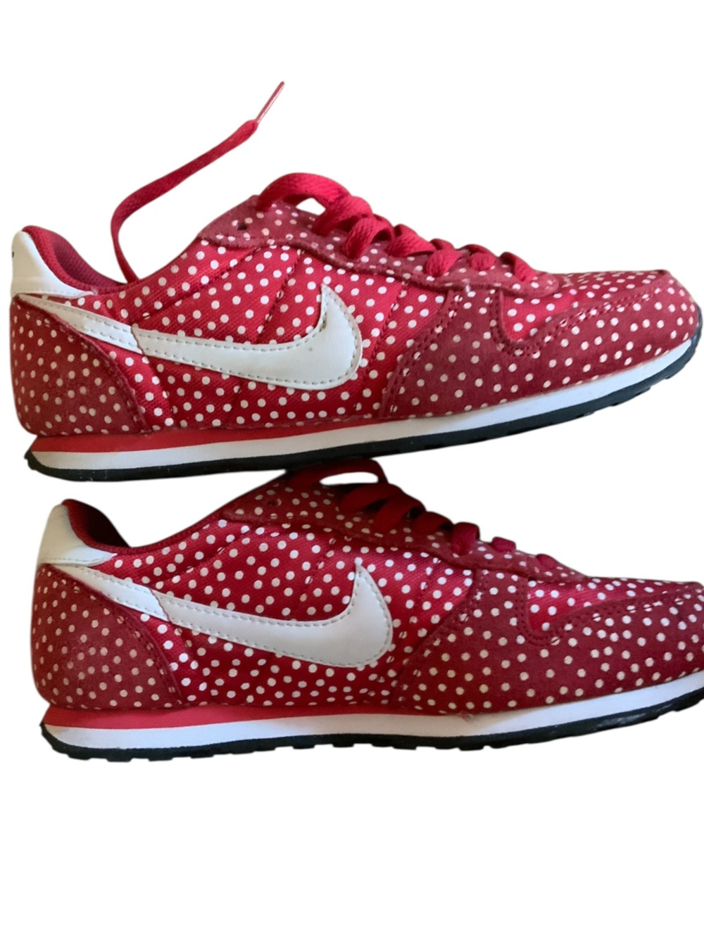 Nike Genicco Red Polkadot Shoes Women's Size US 6.5. Rare Running 705283-610